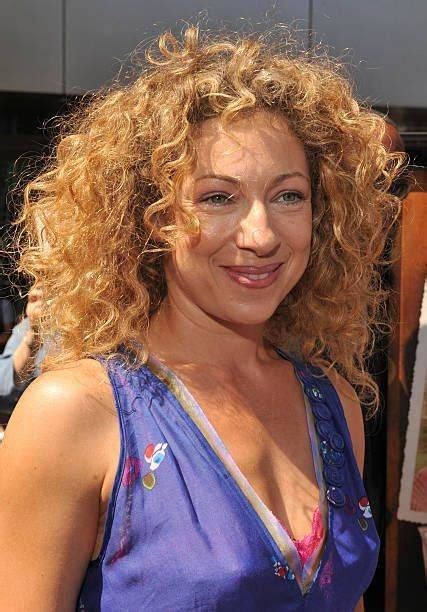 alex kingston boobs